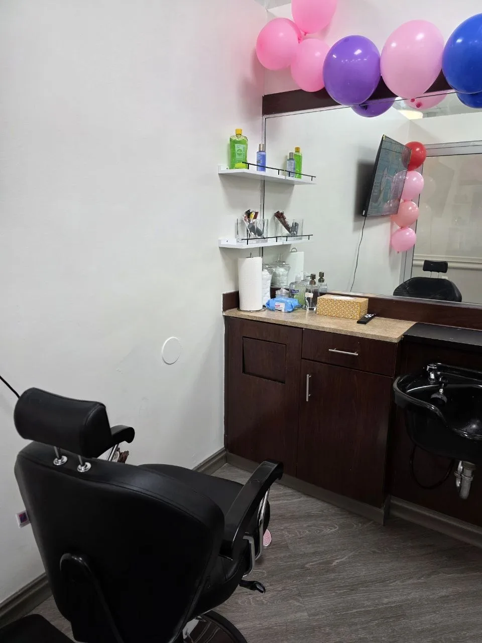 Styling station & mirror